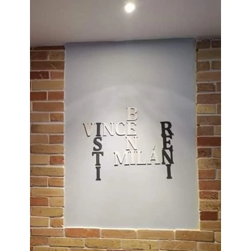 Falra ragasztható betűk