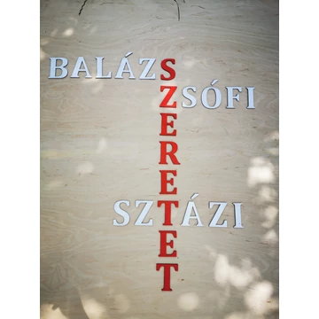 Falra ragasztható betűk