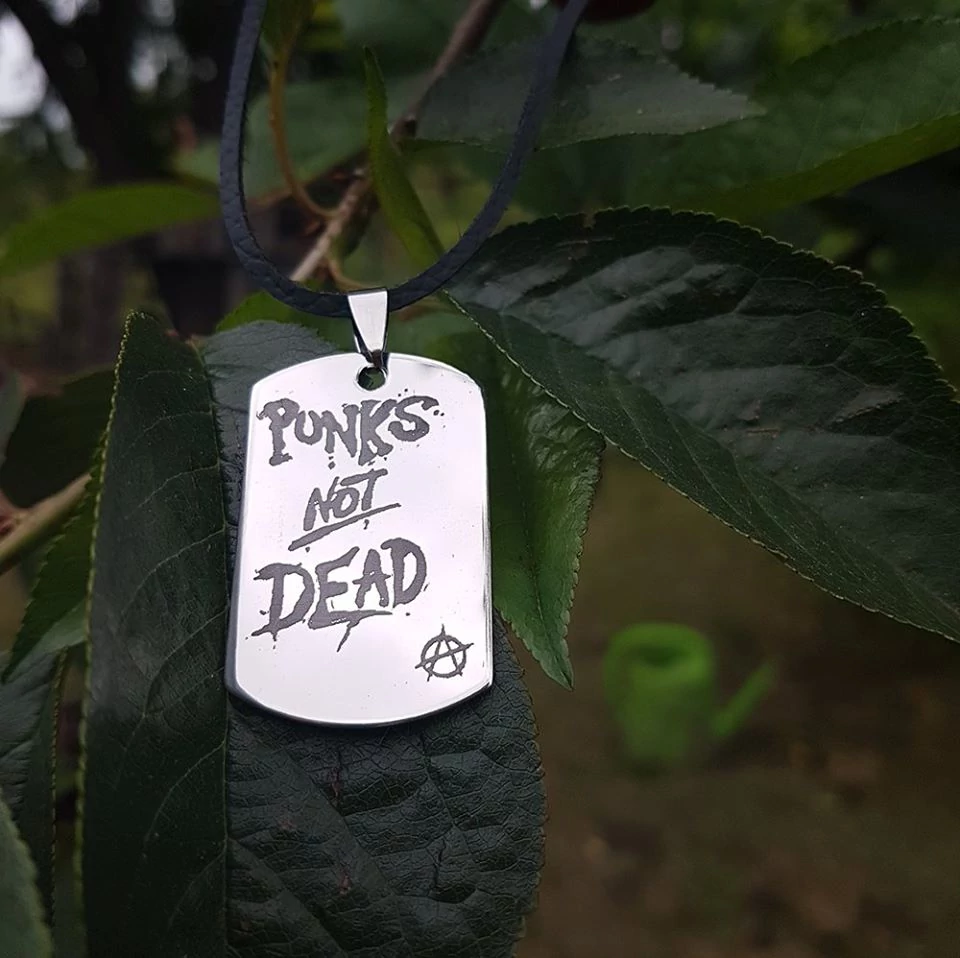 Punk's not dead kulcstartó