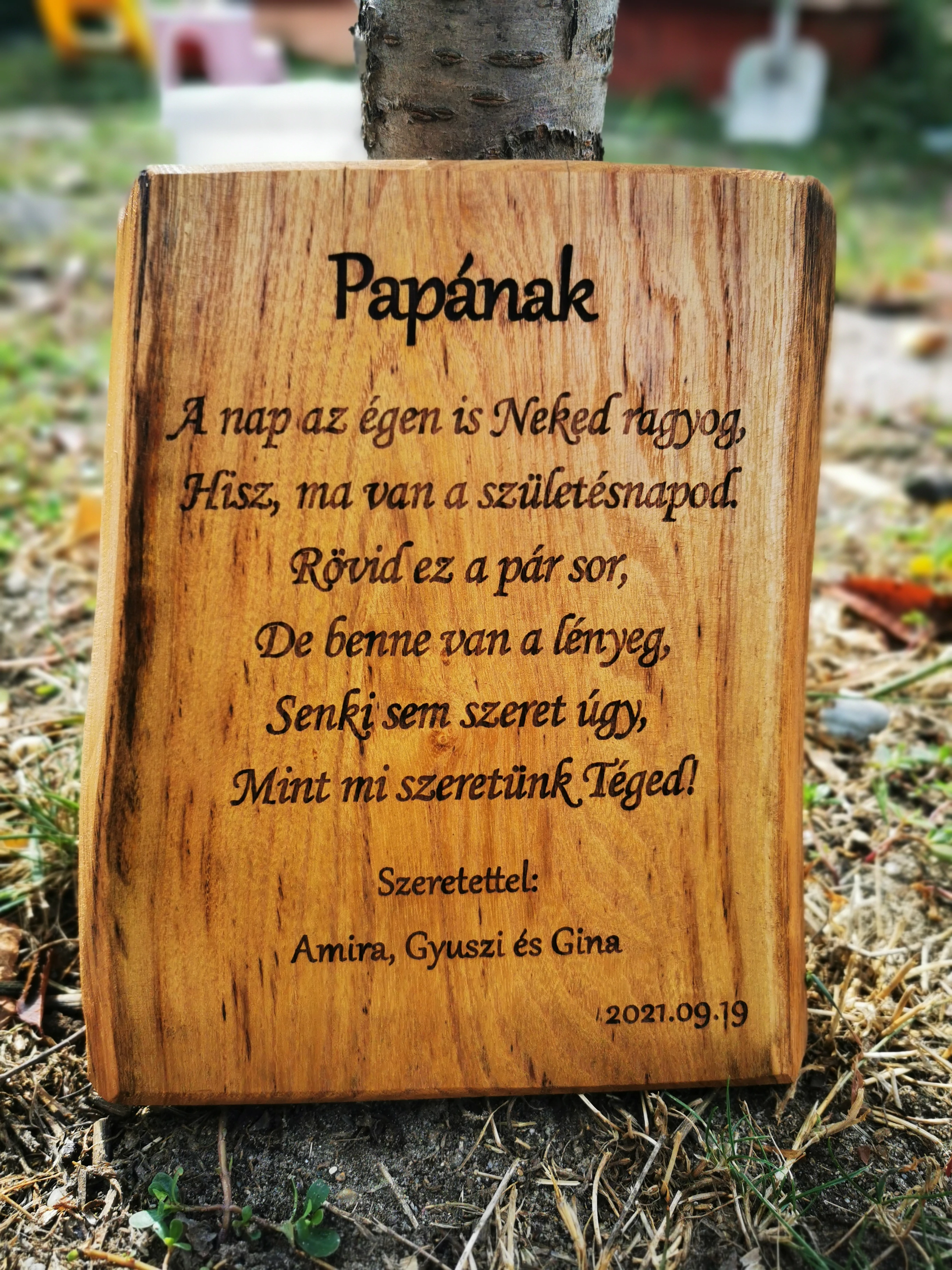 Egyedi születésnapi fatábla Papának vagy Mamának